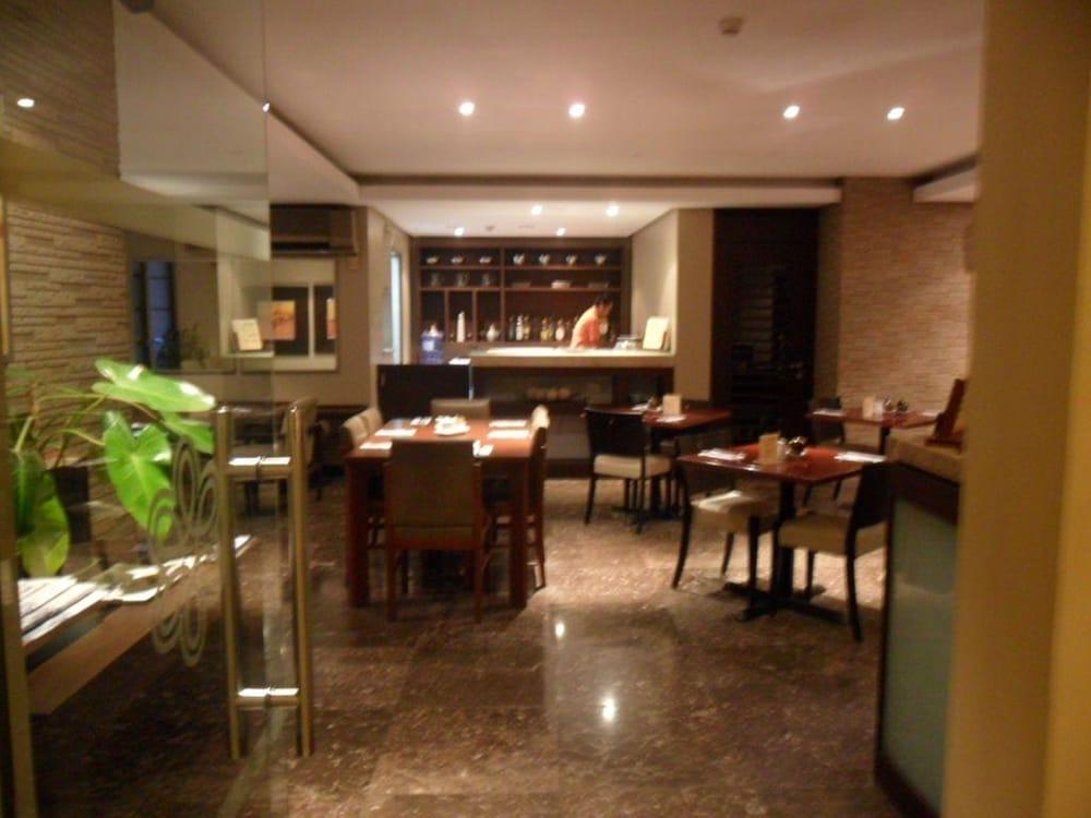Amorsolo Mansion Hotel Makati City Ngoại thất bức ảnh